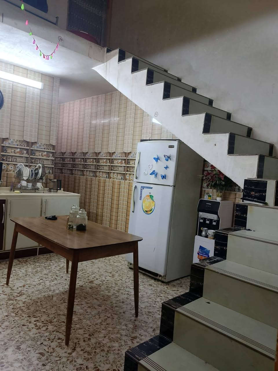 السلام عليكم اللبيع بيت الموقع بغداد البدعه  واجهه 4.6
 ونزال 20طابو ملك صرف 
ع طابو الزهور
البيت. طابقين 
الطابق الارضي  طرمه وصاله ومطبخ وصحيات وغرفه نوم. 
والطابق الثاني. غرفتين نوم وحده كامله 
ووحده. مكامله. يرادلهه سگف .
البيت. سيراميك المطبخ والحمام 
والارضيه كاشي. سليمانيه 
صحيات نضيفه  92 متر السعر 80وبي مجال اللاستفسار ***********
