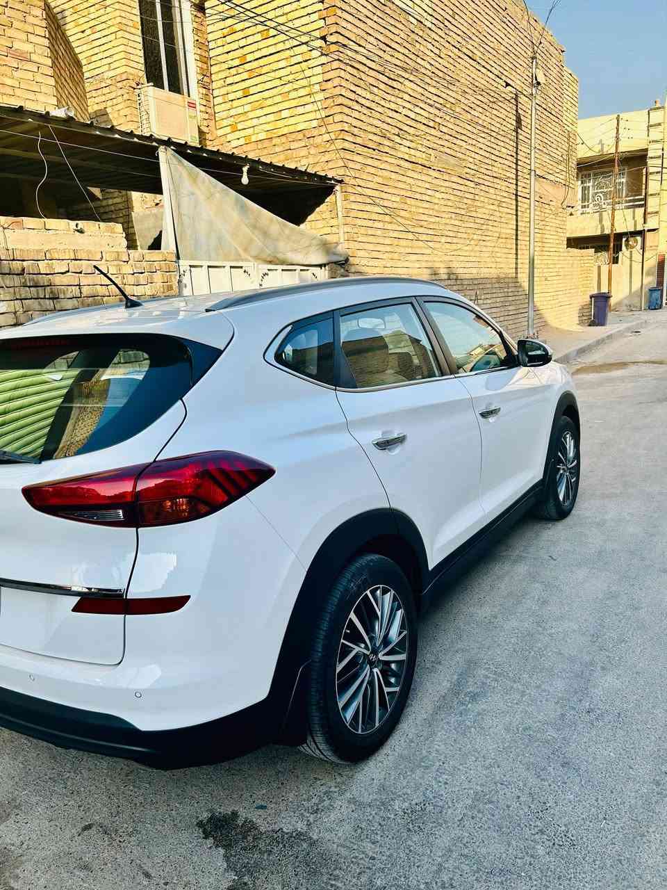 توسان ٢٠٢٠
خليجي 
سياره كفاله عامه عدا بارد بالجاملغ بسيط 
محرك ٢٠٠ 
ماشيه ٧٨ 
السياره فول عدا الفتحه 
المكان بغداد 
***********
السعر ١٩٠ وبيهه مجال
