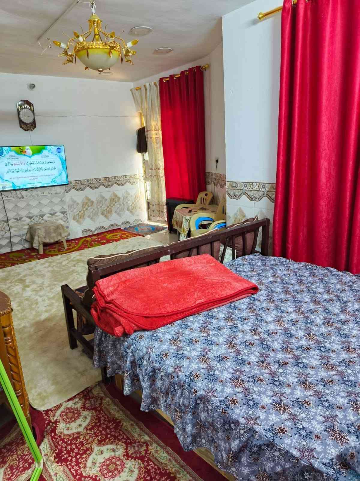 🏠 للبيع بيت في الزعفرانية – فرصة مميزة جداً 🔑
📍 الموقع: الزعفرانية، نهاية شارع المعهد – السدة
📐 المساحة: 100 متر مربع
🏡 طابقين بخريطة واسعة ومريحة
🔹 الطابق الأرضي: غرفة
🔹 الطابق الثاني: غرفتين كبار جداً + سويت كامل ✨
🚿 عدد الحمامات: 2
💧⚡ متوفر جميع الخدمات: ماء، كهرباء، وتبليط
📌 ملاحظة مهمة: البيت خامس بيت عن الشارع العام، وموقعه ممتاز وسهل الوصول.
📞 للاستفسار والتفاصيل:
السند طابو زراعي سند 25 إقرار محكمة 
متكفل في جميع القانونيات
***********رقم صاحب العقار
🔑 للجادين فقط، والمعاينة خير دليل

