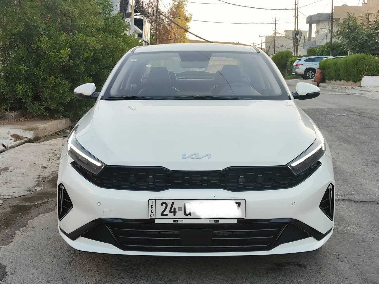 كيا k3 موديل 2024 رقم دهوك باسمي
السياره كفاله عامه ماشيه 17 الف فقط باسمي تحويل مباشر 
المواصفات 
محرك 1500 دبل نوزل 
شاشه وكامره وحساسات امامي وخلفي 
تحكمات ستيرن جهتين 
دشبول الكتروني وتبريد الكتروني ايضا 
كشنات جلد اسود 
4 انظمه للقياده 
لايتات لد وبك لايت لد 
سلايت 
وبعد بيها مواصفات ومواصفاتها معروفه ميحتاج اذكرها 
السعر 142 
***********
