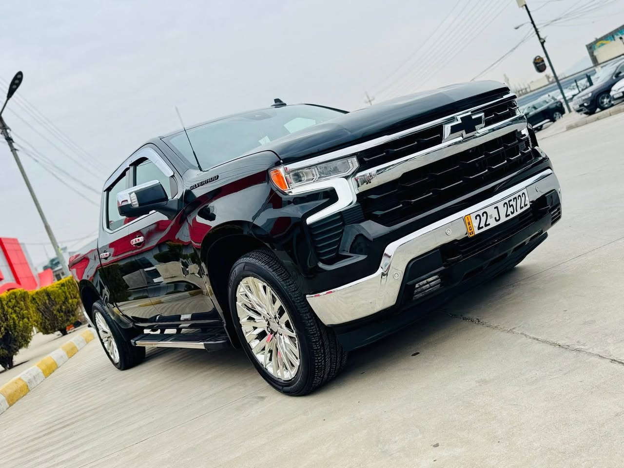 للبيع: شفروليه سلفرادو 2023 (LTZ) - وارد أمريكي
​الموديل: 2023
​الفئة: LTZ (فول مواصفات)
​المسافة المقطوعة: ٤٠ ألف ميل
​المحرك: 5.3L V8 المرغوب
​شكل البودي: بودي قصير، باب خلفي طويل
​حالة البدن والضرر: ضرر قطعة واحدة بسيطه فقط، بدون دواخل وبدون شاصي
​أبرز المواصفات:
​فتحة سقف (سلايد)
​گير أرضي
​كشنات جلد مع تدفئة وتبريد + خزن ميموري + قاصة
​شاشة لمس 17 بوصة ديجتال + عداد ديجتال بالكامل
​نظام 5 كاميرات محيطية 360 درجة
​حساسات أمامي وخلفي مع مانع تصادم ورادارات
​تشغيل عن بعد ولدات حوضية وإضاءة خلفية
​مواصفات إضافية كثيرة
​الموقع: بغداد أو كربلاء
​السعر: ٣٧٥ ورقة (وقابل للمجال)
رقم الهاتف ***********
