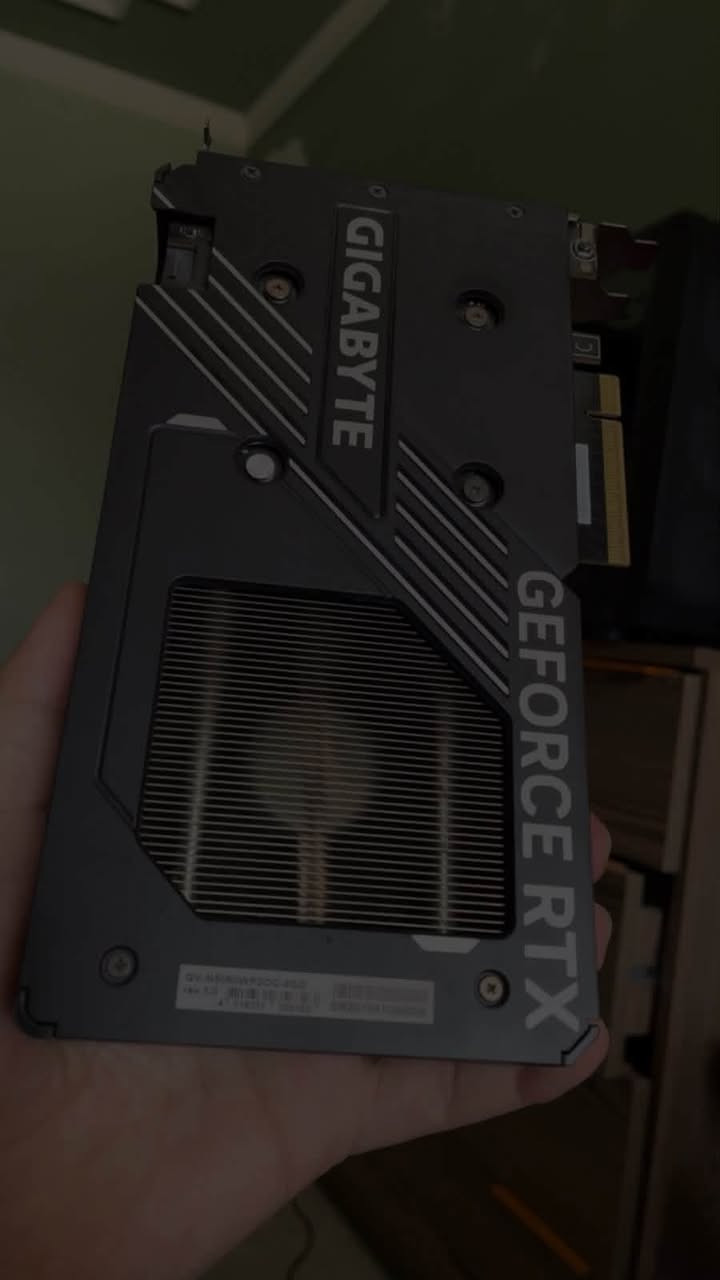 السلام عليكم كارت شاشه rtx5060 من ماركه كيكا بايت رايده مراوس ويه 4060 و اخذ فرق للاستفسار بس واتساب رسايل ***********
