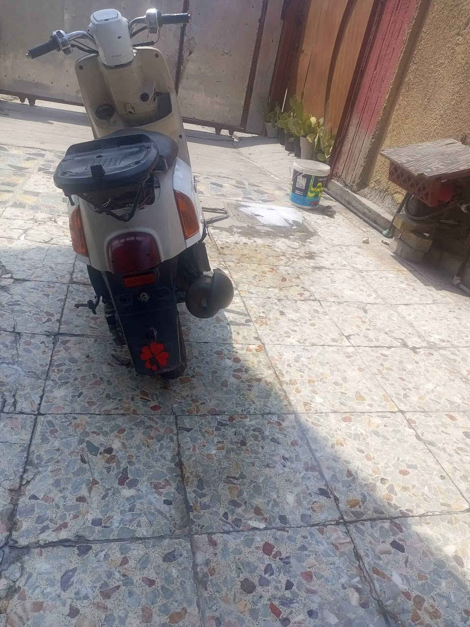 ال سلام عليكم ماكس بوليس البيع دراجه مكينه مفتوحه بس لا تنقيص ولا تبخير نقصه باتري وقبق مال بانزين شلعه معدل تخبل كفراته بلاديه مكاني بغداد العبيدي رقم *********** مستعجل عليه سعر 450 وبيه مجال
