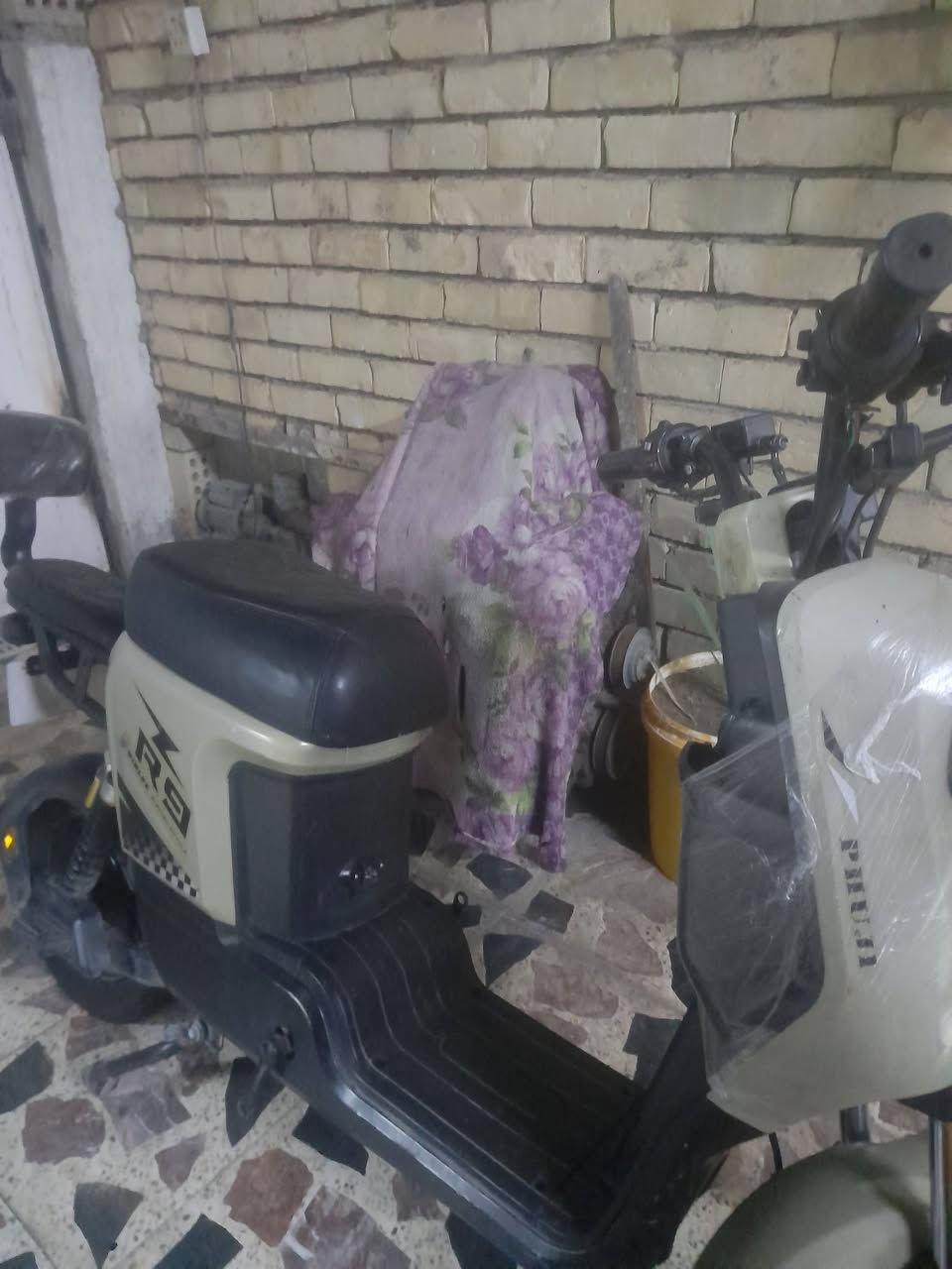 دراجه شحن R9 بدون بطاريه سعر 250 *********** بغداد جميله الثانيه

