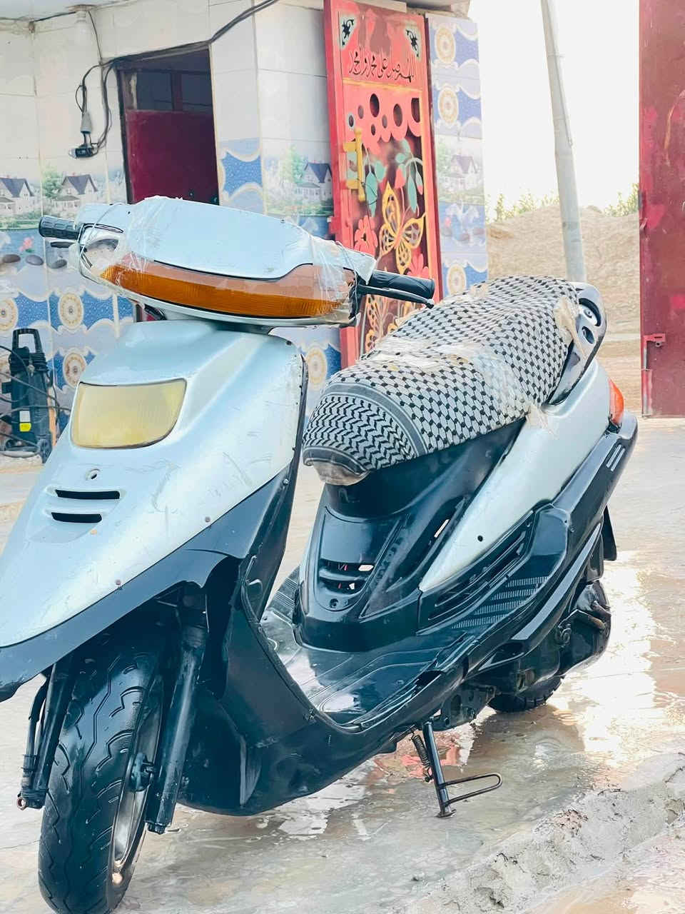 دراجه فراشه للبيع جاهزه من كلشي گبل للشارع 
تخم تاير كابريته و بلك وباتري جدد بالباكيت بيع مستعجل   مكان ديالى المقداديه 

لسعرر  150 وبيها مجال 
استفسار اكثر اتصل على الرقم 
***********
