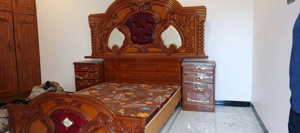 غرفه جديده السعر 800الف وبيه مجال شي قليل هذه رقمي ***********
