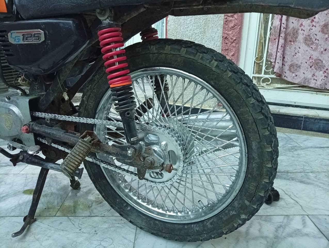 دراجه اربعه كير للبيع او للمراوس ب بطح بانده والدراجه معمره جديد اوراق أصولي محركها ارشه نضيف حيل الوياله نضاف حيل
الدبلات الاماميه مالت رابيدو 
الخلفيه مالت انتنس
ولفات صفر 01 بستم ناصي
تانكي جديد دوشمه جديده
 صالنصه رياضي جعره ام الخمس نجوم 
رأسطه حربي وزن ثقيل واكو البلاديه
ودشبول والاغراض البقيه موجودات
ضفيره شغاله دراجه كامله تجي تفحص وتروح 
المازدات شغالات موجودات 
صفاحيات جدد
مكاني حله ابو خستاوي شارع ميه
السعر 500 وبيها مجال بسيط
واذا اكو بطح بانده اراوس
خاص متواجد واتساب ***********
