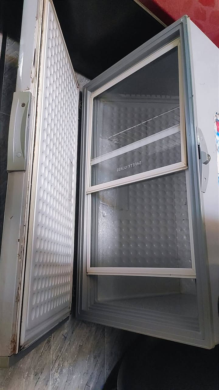 مجمدة للبيع النظافه مثل ماواضح بل صورة ويحتاج غاز فقط

 والله العظيم شغال فول ويجمع بس هسه يحتاج غاز

الشراي يتصل ***********
