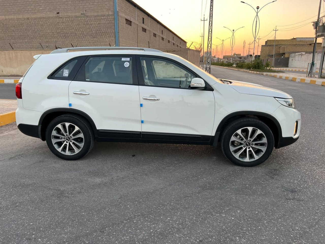 السلام عليكم 
كيا سورنتو 2014 خليجي رقم ذي قار باسمي سنويه جديده 
بيها بنيد مبدل فقط والباقي كفاله بدون ضرر داخلي حتى البدنه ما واصله 
موصفات اربعه سلندر سبعه راكب ثلاث قطع تبريد حساسات كامره تحكم فول مريات شفط اشاره بلمرايا 
محرك 2400 دوش مكفول ماشيه 160 حقيقي 
حداديه تبريد محرك كير كله كفاله جاهزه من كلشي 
السعر 150 وبيها مجال الشراي يتصل وبلخدمه 
*********** مكان السيارة ناصريه مركز
