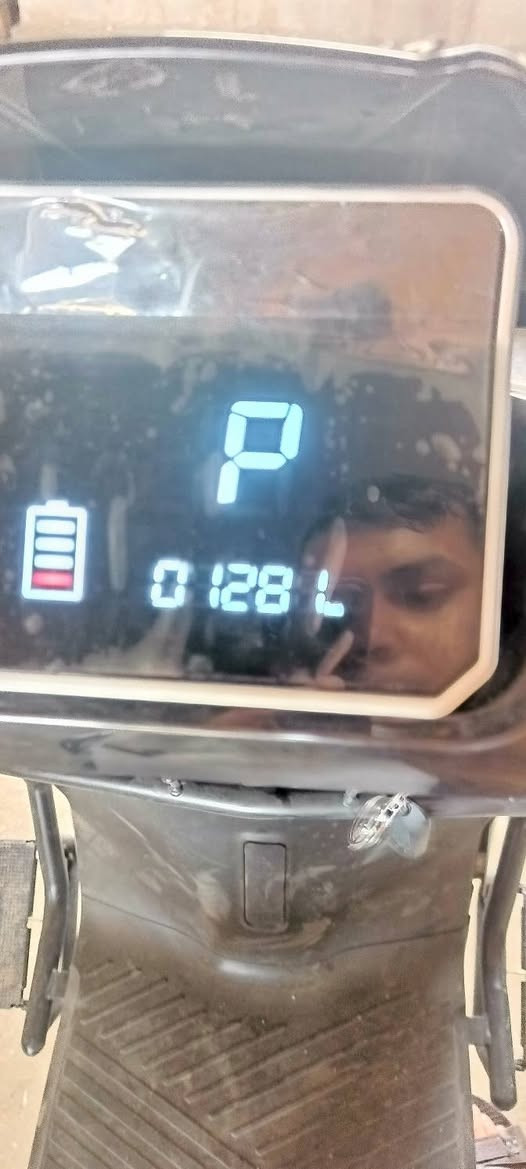 دراجه شحن فول مواصفات مستعمل شهر فقط 
دبل سويج دبل بصمه✅
لايت  عالي وناصي✅

6بطاريات شرط الفحص ✅
 نضام بك ✅
4نمر✅
سرعه 80✅
سعر900 ✅

واتساب ***********✅
