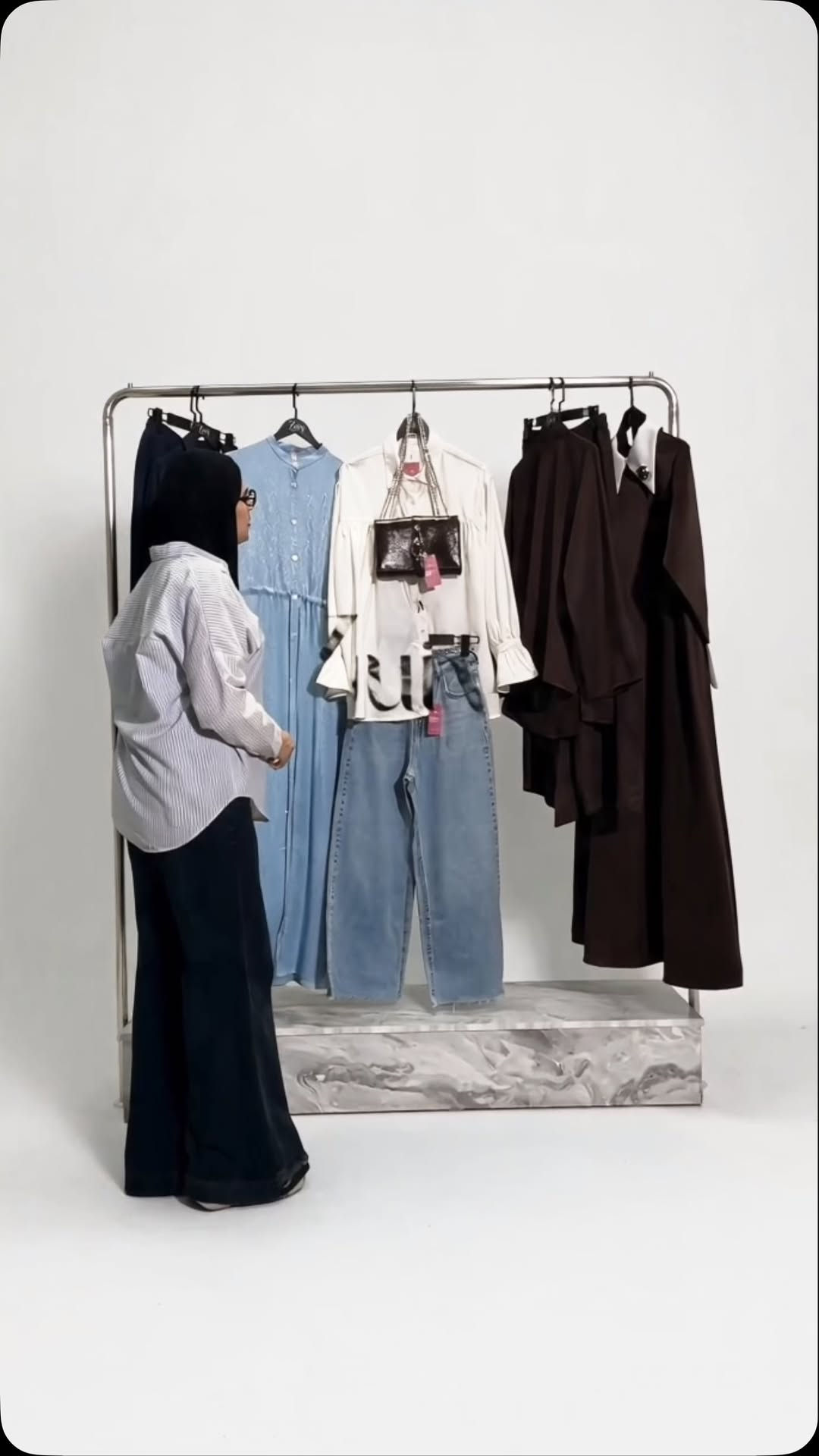 كل اللي تحتاجينه لإطلالة كاملة تلقينه داخل ZUIY 🤍

تشكيلة واسعة ومتنوعة لكل مناسبة وكل ستايل:
فساتين مناسبات 👗
أطقم تخرج 🎓
جينزات بقصّات مختلفة 👖
سوتات رسمية وسبورت 
ملابس سفر مريحة وأنيقة ✈️
وجنط، جزادين ونظارات تكمل إطلالتچ 👜🕶️

يعني من تدخلين زوي… تكدرين تطلعين بلوك كامل من الألف للياء 🤍

📍 بغداد
📍 السماوة: السماوة – الغربي – جانب الإطفاء
📞 ***********

🚚 توصيل متوفر لجميع محافظات العراق

ZUIY | كل ستايلچ بمكان واحد 🤍

