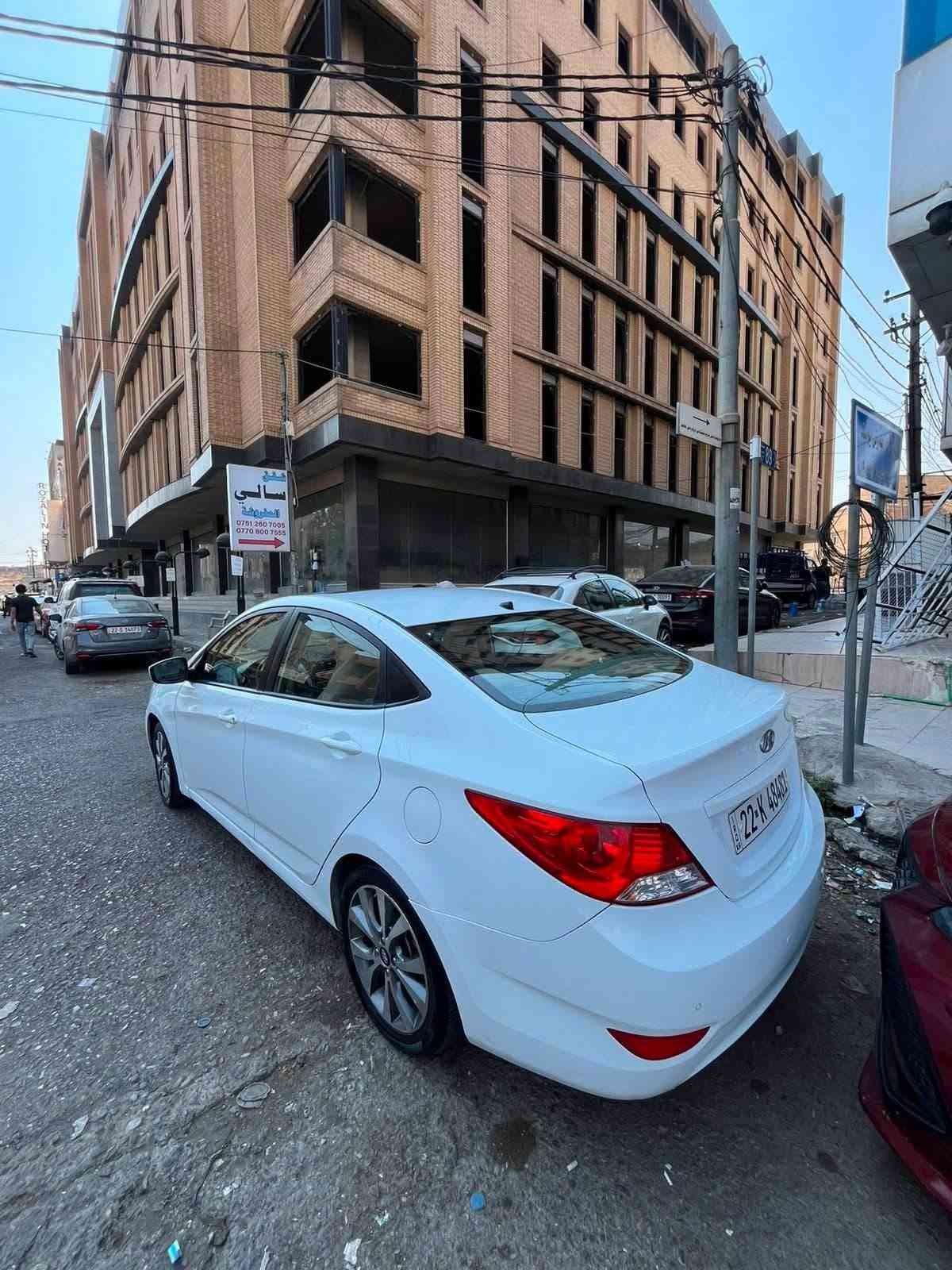 90ورقه بيه سريع 
بيع سريع اكسنت 2017 فول موصفات لاخير سياره مكفول من 
حادث بيه فقط بارد بل جاملغ وشويه صبغ بل بنيد مكينه 1600دبل قطره محرك وكير وحدايه وتبريد كله كفاله عامه مكان حله بصف سيطرة لاثار ***********
