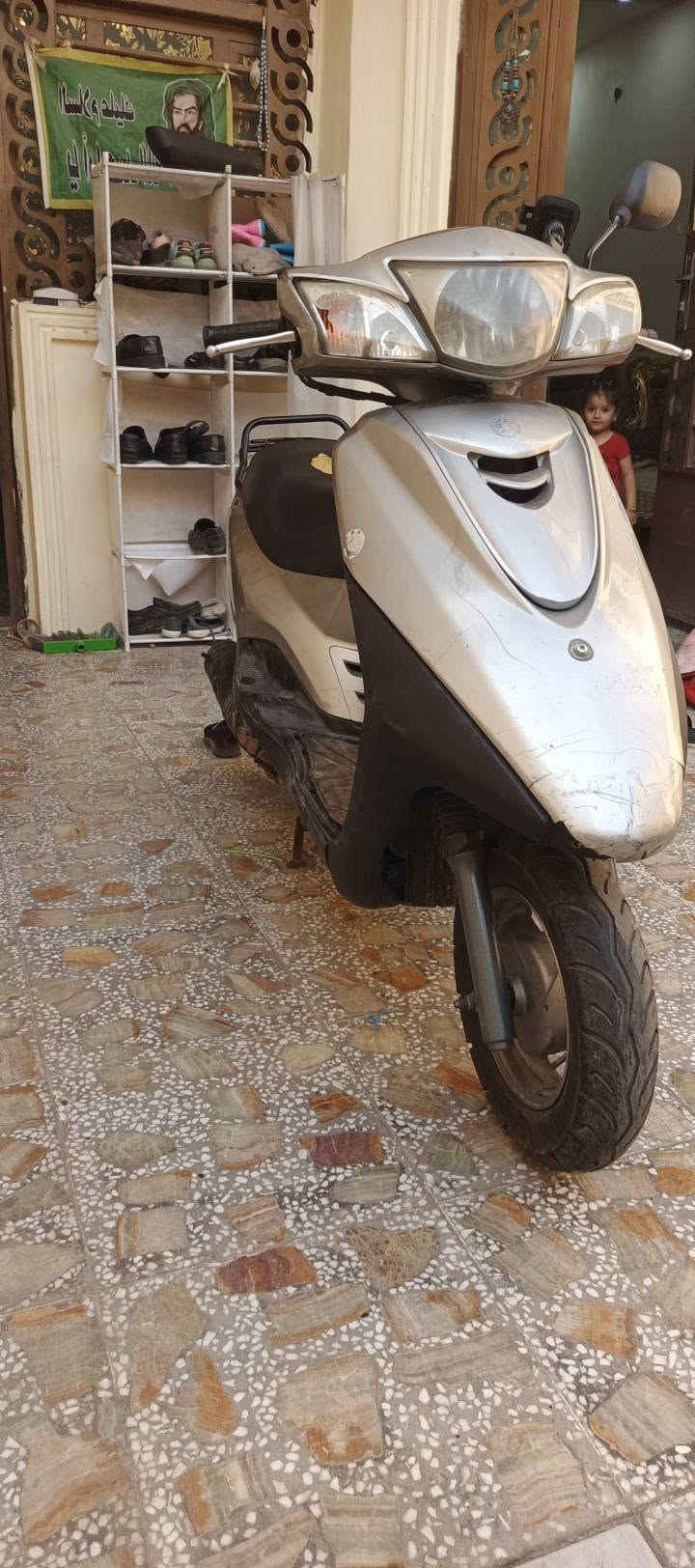 سلام عليكم دراجه بريز ببغاء دراجه خير من الله مكفوله مكينه ما مفتوحه أبد جيب الفيتر لي، بالك وتعال دراجه خير من الله نقصه بس، شوته وكفر مال الصالنصه موجود دراجه نكلبت بيه وضجت من عنده أريد ابيعه سعر الدراجه 750الف مكانه بغداد العبيدي شارع عشرين***********
