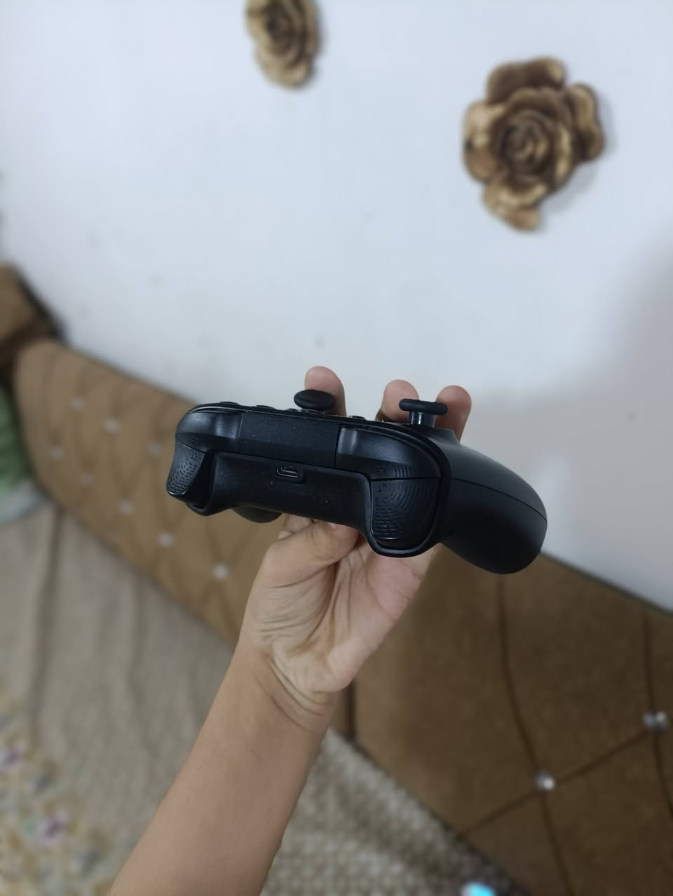🎮 للبيع – جوستكات ألعاب احترافية 🎮
📍 العنوان: بغداد / حي العامل
📱 واتساب فقط: ***********
🤍 الجويستك الأبيض
✅ نظافة 100%.
✅ يشتغل على PC بدون أي مشاكل.
✅ يدعم Xbox لكن حسب الجهاز والتحديثات (اشتغل عندي على Xbox One Fat).
✅ أزرار Mouse Click (RB / RT / LB / LT).
✅ عصي Hall Effect ضد الانجراف.
✅ زرين خلفية قابلين للتخصيص.
✅ 5 أوضاع RGB.
✅ دنكل + شحن Type-C.
✅ البطارية تدوم من 3 إلى 4 أيام حسب الاستخدام.
💰 سعره على أمازون 45 دولار.
💵 سعر البيع: 35,000 دينار عراقي فقط.
⚫ الجويستك الأسود
تم فتحه للصيانة، وتم العثور على مكثف مخلوع وقد يكون هو سبب العطل، لذلك يُباع كما هو لمن يعرف بالصيانة أو لقطع الغيار.
💵 السعر: 20,000 دينار عراقي (بيه مجال بسيط).
❤️ سبب البيع: عدم الاستخدام وعدم الحاجة، والسبب الثاني عندي عمرة وأريد أبيعهن حتى أكمل فلوس السفر. الله يكتب الخير للجميع. 🤍
📱 للتواصل واتساب فقط: ***********
