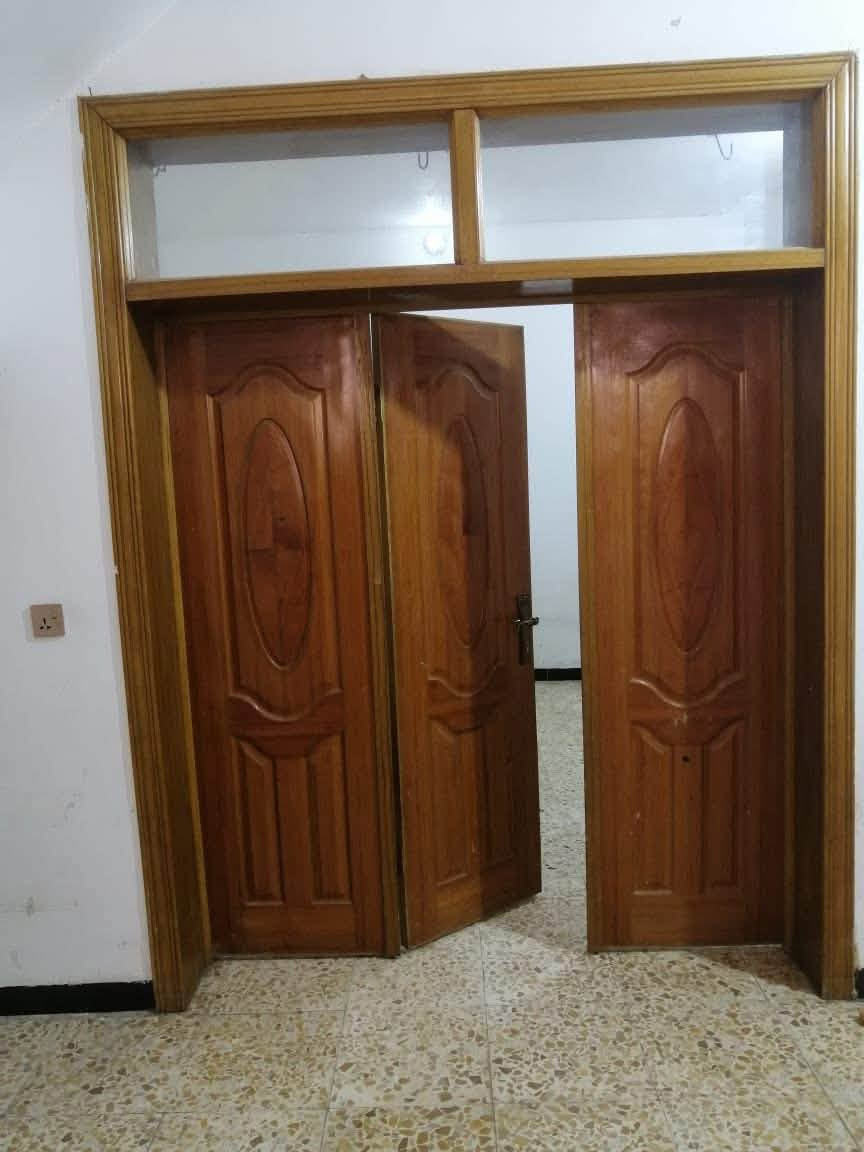 دار للايجار المساحه ٥٠ متر طابق واحد فقط نظيف البيت اريده لعائله صغيره ايجاره250المكان شارع ابو طالب بفرع الحسينه قرب اسواق اللولوه للاستفسار ***********
