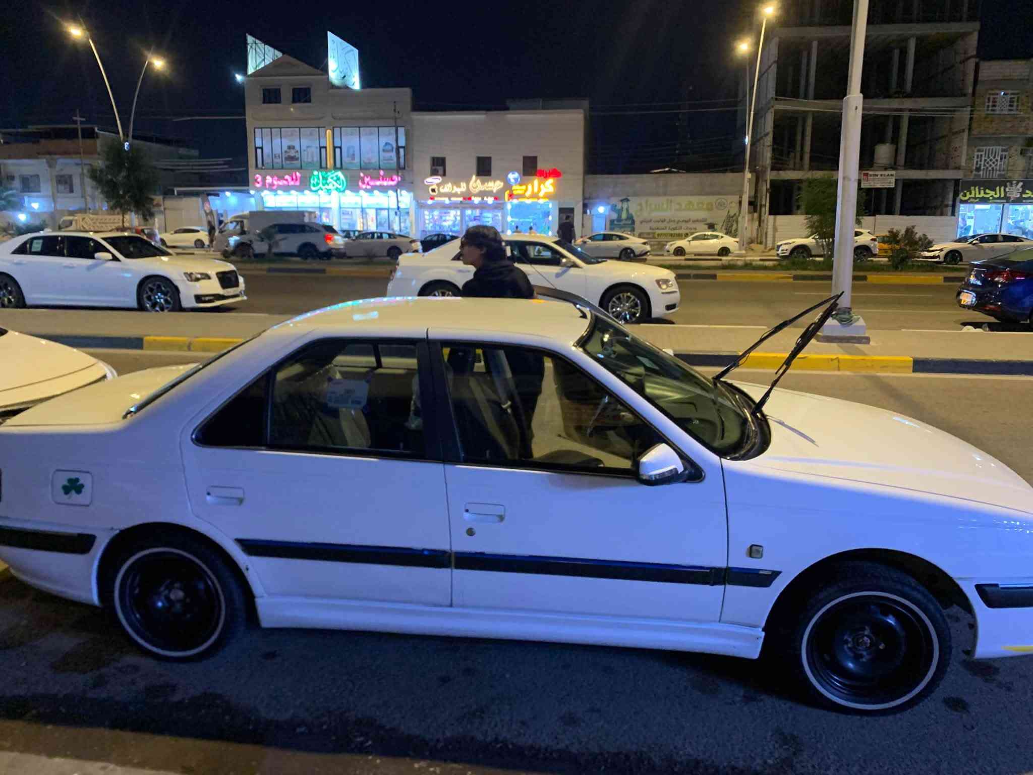 بيجو مديل 21سياره كفاله ما
 عده شخط يم قبق البانزين 
سياره حلوه مالت واحد جناي
 سعره كلش مناسب 57
او بيه مجال بسيط حك جيه 
مكاني بصره حي زيتون 
الي مو شراي لا يتعبني رجاً
***********
