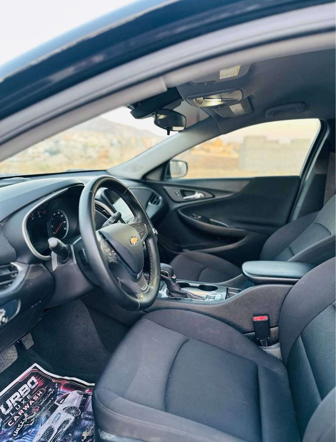 🚗🖤 شيفروليت ماليبو 2024 (فئة RS الرياضية) اسود ملكي 🖤 – أنيقة ونظيفة جداً وبحالة الوكالة .
لعشاق الفئة الرياضية الذين يجمعون بين الأناقة والأداء والاقتصاد العالي بالوقود.

📋 معلومات السيارة:
الموديل: 2024
الفئة: RS الرياضية
اللون: أسود ملكي
المشي: 25,000 ميل فقط
الحالة: بدون رقم . شرط الترقيم 
الصبغ والبدن: أصلية مكفولة بالكامل ما عدا قطعتين (الجاملغ الأمامي والباب الأمامي جهة السائق) | (الإيرباجات سليمة / بشرط الفحص)
⚙️ المحرك والأداء:
✅ محرك 1.5 لتر تيربو (DOHC) 4 سلندر بقوة 163 حصان
✅ عزم دوران 184 رطل-قدم
✅ ناقل حركة CVT سلس جداً وممتاز بالاقتصاد بالوقود
✅ دفع أمامي (FWD) بثبات ممتاز على الطريق
🏁 مواصفات فئة RS الرياضية:
✅ ويل كب أصلية 18 إنش ألمنيوم
✅ شبك أمامي أسود لامع (Black Grille) مع شعار شيفروليه الأسود
✅ جناح خلفي رياضي (سبويلر)
✅ عادم خلفي مزدوج بمخرجين كروم
✅ إضاءة خلفية LED
✅ داخلية سوداء مميزة بمقاعد قماش رياضية، وعجلة قيادة ومقبض جير مغلّفين بالجلد
🎛️ التقنية والراحة:
✅ شاشة لمس Chevrolet Infotainment 3 تدعم Apple CarPlay و Android Auto (لاسلكي)
✅ نظام صوتي بريميوم 6 سماعات
✅ مقعد سائق كهربائي 8 اتجاهات مع دعم قطني (Lumbar)
✅ كاميرا خلفية وحساسات ركن
✅ نظام دخول ذكي بدون مفتاح وتشغيل بضغطة زر
✅ تشغيل عن بعد (Remote Start)
✅ مثبت سرعة وتحكم كامل من الاستيرن
✅ أنظمة أمان متقدمة: تنبيه مغادرة المسار، تنبيه الحركة الخلفية، إضاءة عالية أوتوماتيكية.

💰السعر : 103$ وبي مجال .

📍 الموقع: أربيل
📞 للتواصل والاستفسار (واتساب / اتصال):
***********
*********** أربيل, العراق
