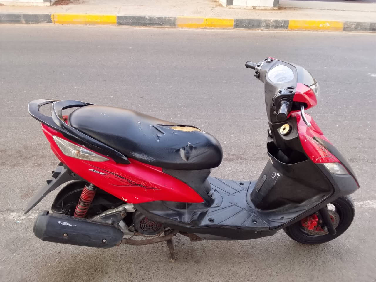 دراجه ثعلب للبيع كامله مابيهه اي نقص محرك مكفول مامفتوح ناعم شلعه ومعدل حلوه كهربائيات كلهه شغاله كيج بانزين كيج سرعه لايت عالي ناصي اشاير كلهه شغاله كفرات اصلي دبلات شغاله طسه ناعمه دراجه جديده وكلهه كامله مكاني بغداد الشعله شراي اتصل مامتواجد على نت ***********
