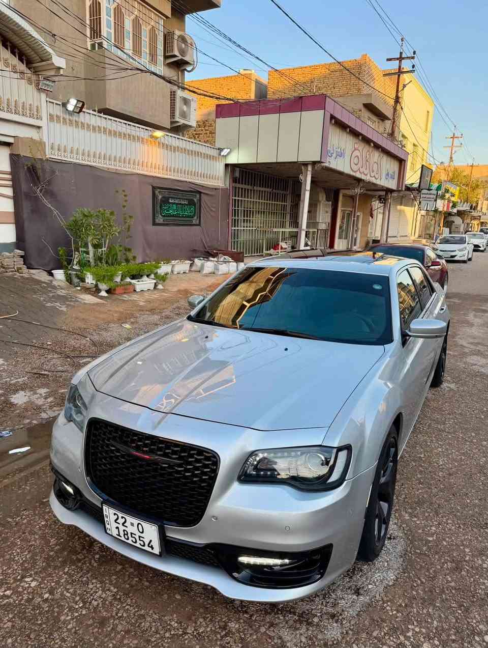 سلام عليكم
كرايسلر 300s مديل 2023 لاست كول 
 تو ويل رقم اربيل 
مكينه 6 سلندر 3600
السياره كلش نضيفة وماشيه 71 الف ميل
فول مواصفات بنوراما
حساسات امامي وخلفي
رادار جانبي نقطة عمياء 
كشنات جلد حظن 
حادث كلش خفيف وسطحي 
 ربع جاملغ وشويه من البنيد
بدون دواخل راديترات اصليه 
مكان السيارة النجف
للاستفسار اتصل على الرقم او تراسلني وتساب 
***********
