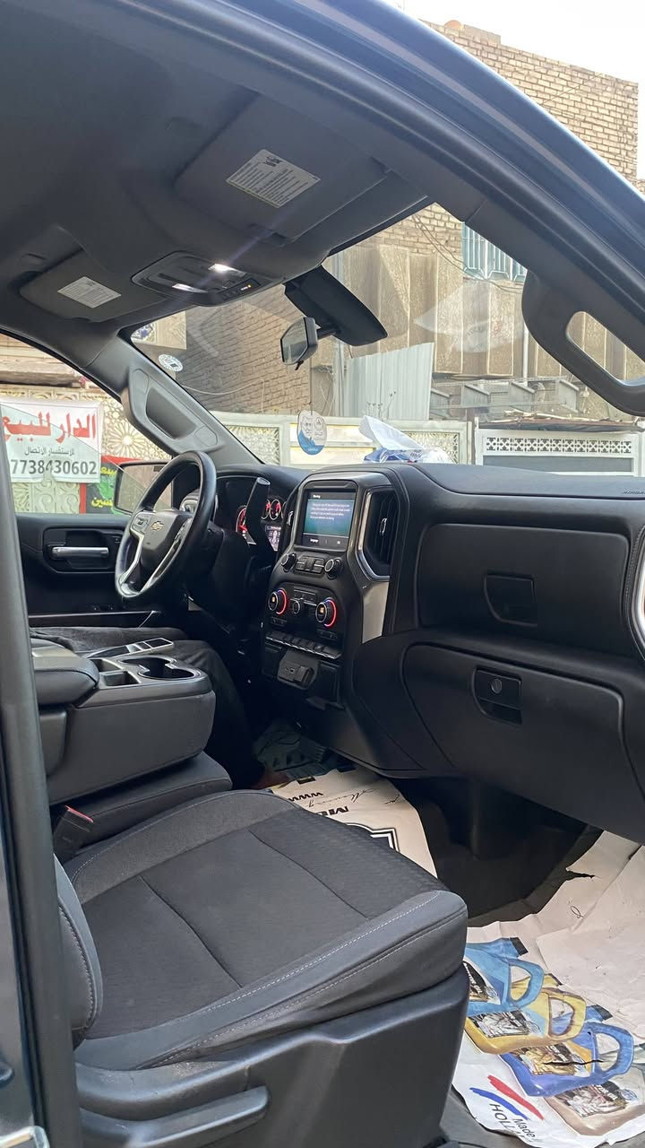 السلام عليكم 
شيفرليت سلفرادو
لون نيلي
موديل 2019 شكل 2021
بدي طويل 
محرك 5300 V8
ضررها شبر بالبنيد 
وبارد بالجاملغ الامامي 
رقم شمالي باسمي تحويل ثاني يوم 
المواصفات
-تشغيل واطفاء عن بعد 
-إنارة ترحيب
-صندوق خلفي كهرباء 
-كامرة خلفية
-حساس إطار
-شاشة تدعم ابل كار بلي واندرويد اوتو
-مثبت سرعة 
-تحكم ستيرن 
-كشنات تدفئة
-تبريد قطعتين 
-سايد بريك كهرباء 
-مانع انزلاق 

السعر 
230$

رقم الهاتف 
***********
