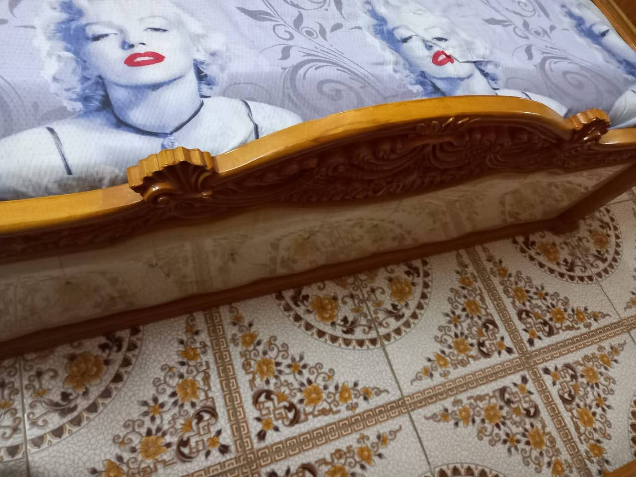 غرفه اخشاب صارله شهر من جبتهه جديده ونظيفه للبيع السعر مليون وسبعمائة وخمسون1750 مكان بغداد الحسينية الاستفسار ‏‪***********‬‏ غير متواجد خاص
