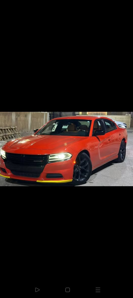 السلام عليكم/ للبيع فقط
المميزة  لون  برتقالي       2020
دوج جارجر       SXT 
ماشية 35ميل

⚔️ السيارة باسمي تحويل ثاني يوم  
 واني حاضر ⚔️

بعدهة بوضع لوكالة 
سيارة جديدة 

⭕️بدون حادث كلين فقط بارب بالباب الخلفي بدن صبغ بحدود ال15سم
المواصفات  
المكينة   3/600 
2 ويل* 
عليها منضومة زنون 
* تشغيل عن بعد .  

كشن السائق كهربائي داخل جلد عمل

⭕️ السيارة الف دينار متصرف عليها كامله مكملة ومكفوله من كلشي

السعر ٢٤٠
معجبك سعرهة علق بكلمة طيبة مثل وجهك لحلو❤️❤️
اليشوف السعر غالي  سوك كلشي بي سيارة مال جناي متفيد البياع شراي والله يرزق الجميع 
للاستفسار ***********
