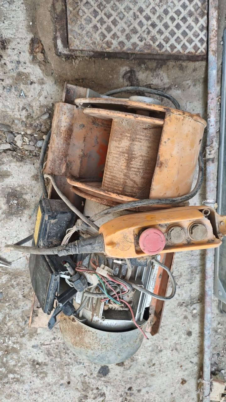 ونجات للبيع اخر متروكات قبل فتره جانن شغالات هسه من  اشغلهن يسون صوت ون يعني لو دهن لو تنضيف  عدد 3 السعر 400الف كلهن  قفلهن ومكانهن بغداد للتواصل ***********
