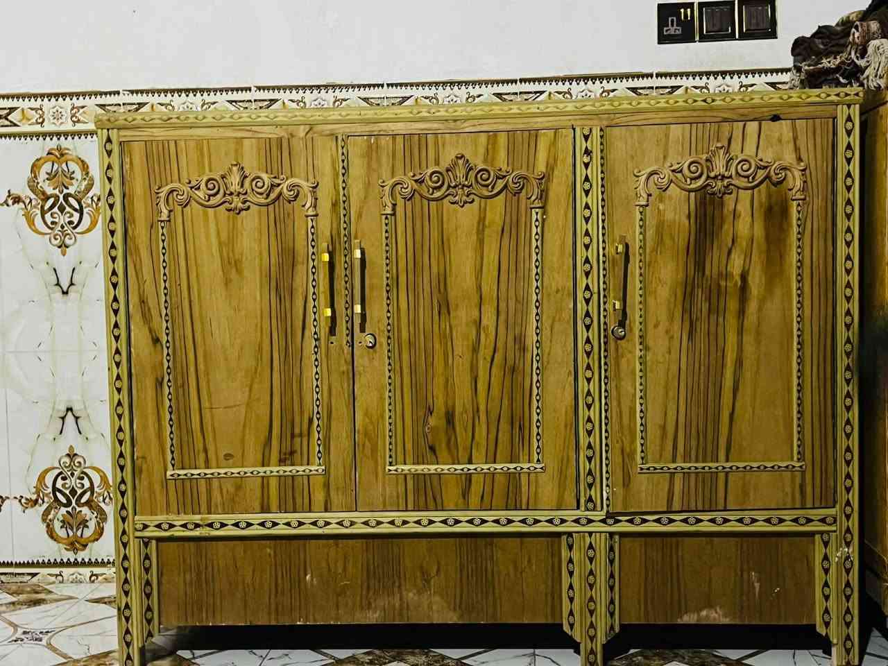 بوفيهات • ٤ أبواب • ٣ أبواب