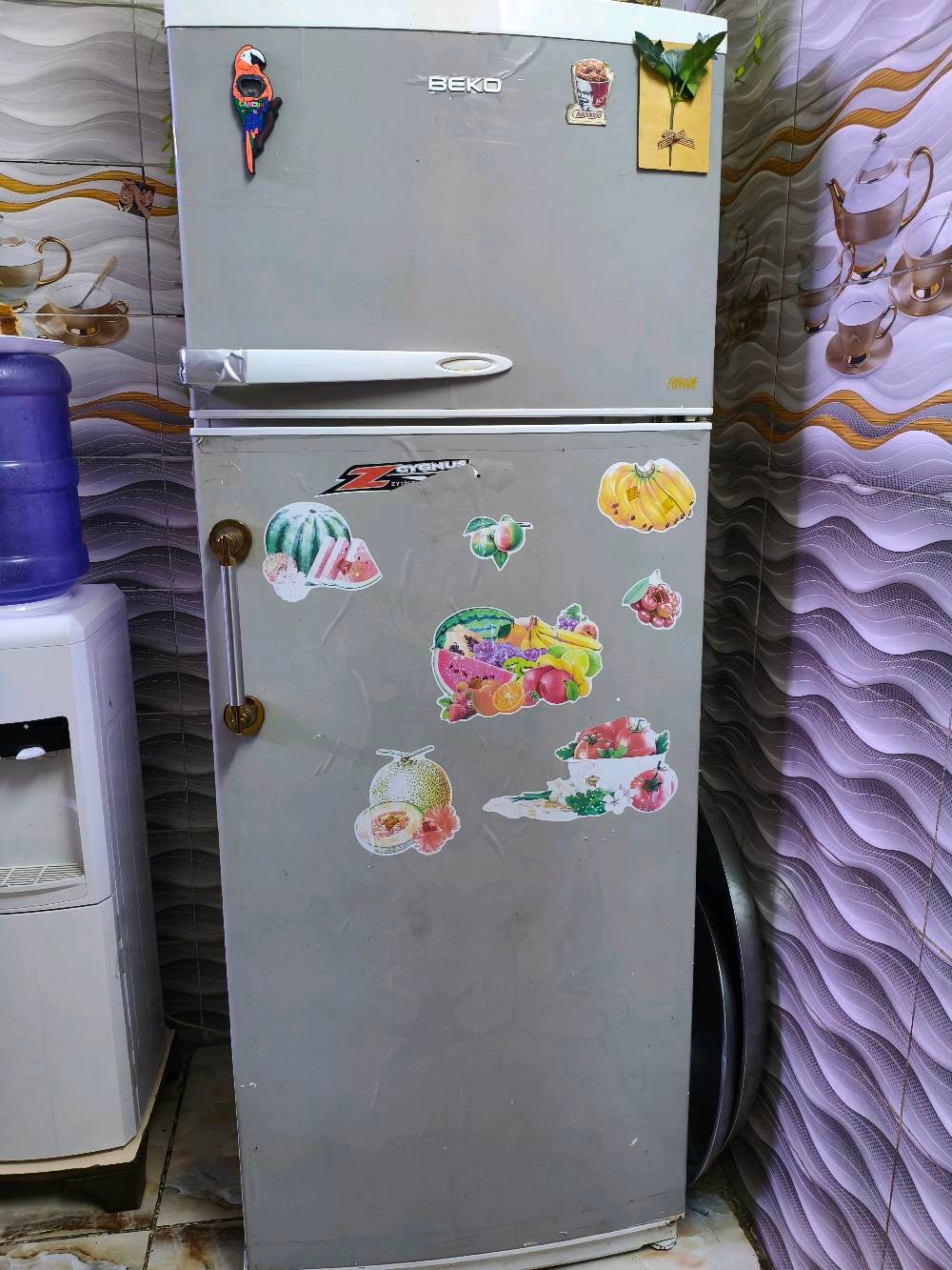 ثلاجه حجم كبير سعره 150رقمي ***********