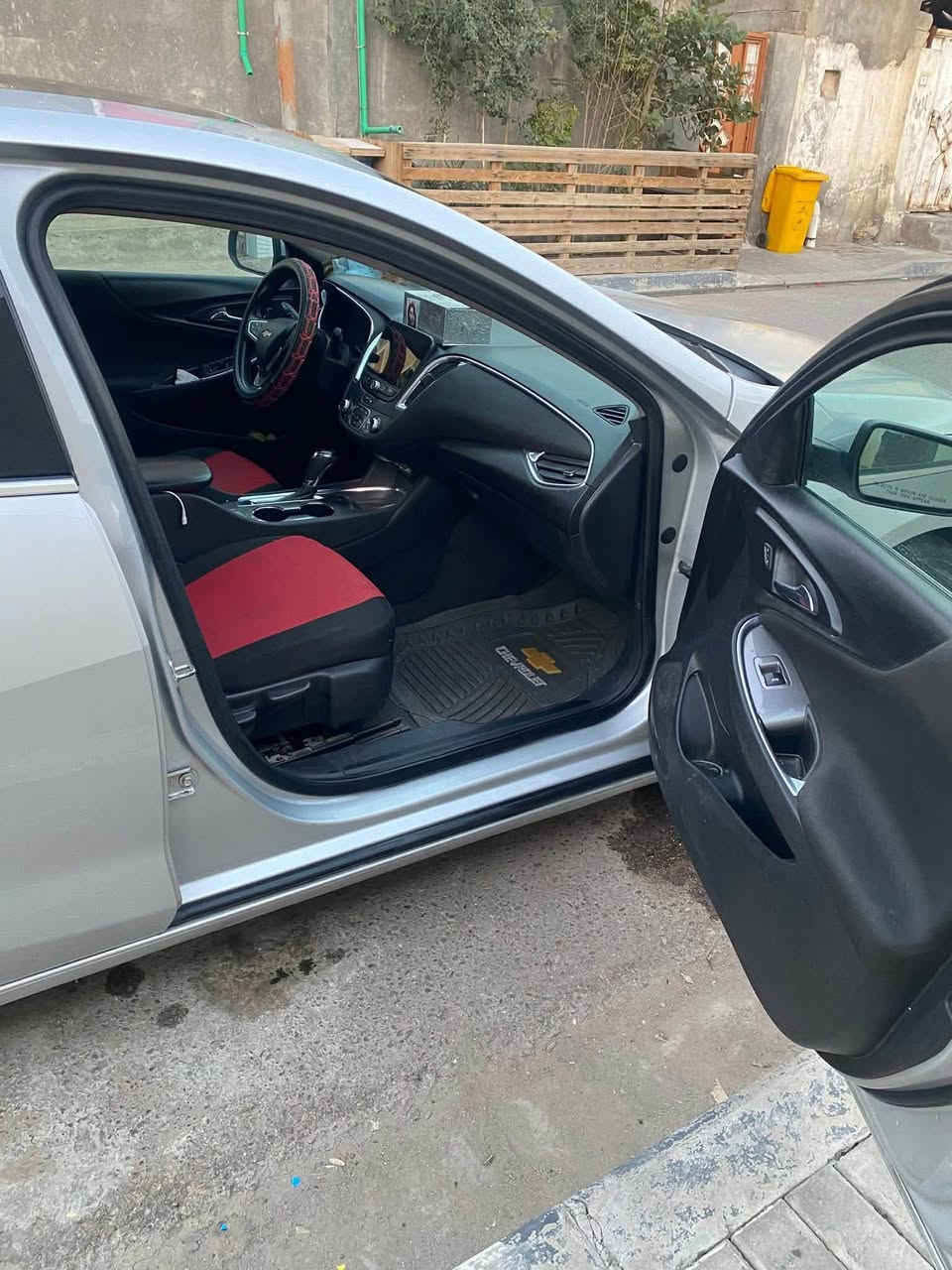 للبيع ماليبو ٢٠٢٠ LT السعر 75 وبي مجال للشراي معوقين تخلص بال ٢٠٢٧ الضربه  موضحه بالصور  تنته وفول تحكمات وكشن سائق كهربائي السياره  بس بيها تأخيره بنمره D 
مكاني بصره للتواصل ***********
