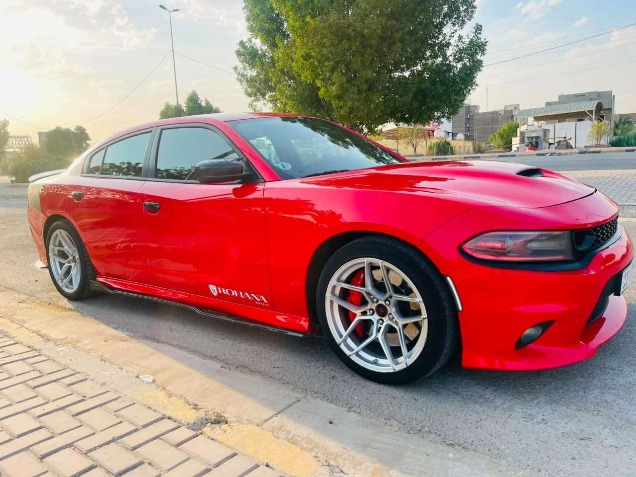 سلام عليكم حبايب 
جارجر موديل 19 فول 1/1 RT ماكس 
المواصفات 
1-فتحه 
2-حساسات خلفيه +كامره 
3-كشنات اماميه كهرباء +تدفئه تبريد 
4-الستيرن تدفئه 
5-نقطه عمياء بالمري الجانبيه 
6-مري قلابه عند الرجوع للخلف 
7-كشنات خلفيه تدفئه
8-خزن ميموري + ستيرن كهرباء 
9-سبورت + سوبر تراك باك
10- شفتات ستيرن + الداخل كله كاربون فايبر

الاضافات 
1-اويل كاج كان 
2-ولف حماوه ريسنك 82 اصلي
3-بلكات ريسنك اصليات 
4-ويل روهانه اصلي اخذته 9 اوراق 
5-فجوج بريمو اصليات لون احمر 
6-مي زيتي احمر
7- عليه دركه rpm ام العداد
8- كزوز كامل من المحرك للدعاميه الخلفيه مسويله يم علي الوادي + عليها بوابات 

السياره حادثه جاملغ فقط جهة اليسار بدون دواخل صور الحادث مرفقه بالمنشور 
السعر 205 تم تنزيل السعر لضروف شخصيه وبيها مجال للاتصال ***********
السياره باسمي بدون نواقص السياره كامله مكمله 
تجي وتشوف بعينك ما تعجبك جوه نعالك
