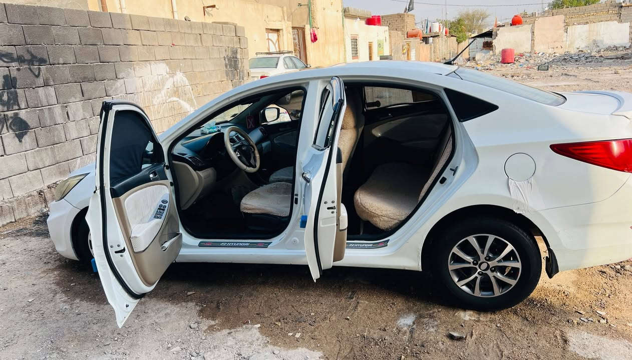 السلام عليكم
هونداي اكسنت خليجي ٢٠١٦
 رقم دولي الجديد بأسمي
فول مواصفات ماعدا البصمه
منضومه زنون لايت بلوجكترات 
شاشه تاب وكامره خلفيه
تخم مضلات وكاله هونداي
تخم مطريات بلادي
دوشمه جديده
الضرر
بيها شخوط قليله مع تكحيلات مع مدكر امامي ايمن مصلح بارد وراجع بلادي
ودعاميه الاماميه مبدله فقط.. مكينه وكير وتبريد كفاله تعال بلوحده الضهر وأخذ تراي وين مايعجبك .. السعر ٩٦ ورقه وبيها مجال قليل رقم تلفون واتساب*********** المكان الجمهوريه رافدين
