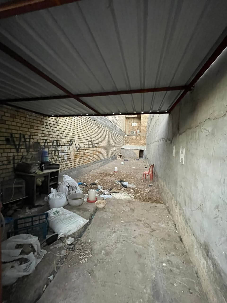 قطعة أرض  للبيع
المساحه : 75 متر 

 الواجهة: 3.75 متر (أربعة إلا ربع)
 النزال: 20 متر

 الموقع: منطقة 26 - قرب شارع الحشد تبعد عن شارع الحشد 50 متر 

بضهرها سايدين العشرين يطلعن على سايدين جامع النور 
السعر: 33 مليون  

📞 للاستفسار والتواصل: ***********
