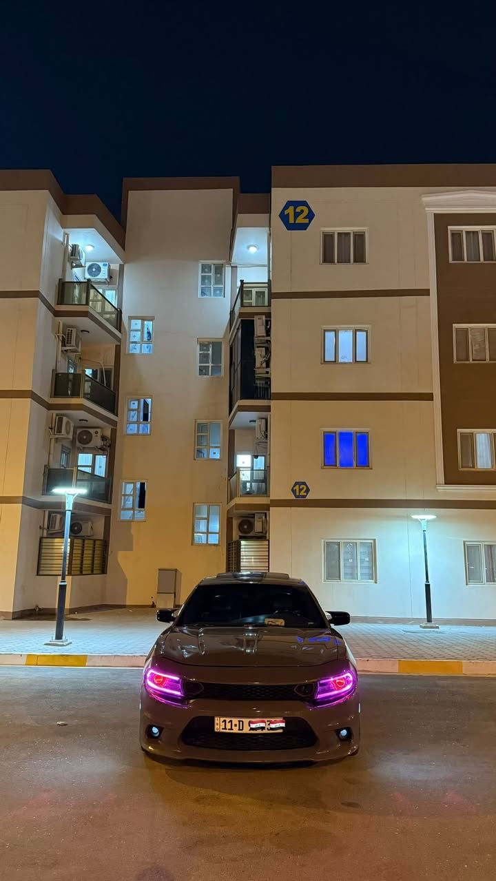 تشارجر SXT • فتحة سقف • ماشي ٧٤٠٠٠