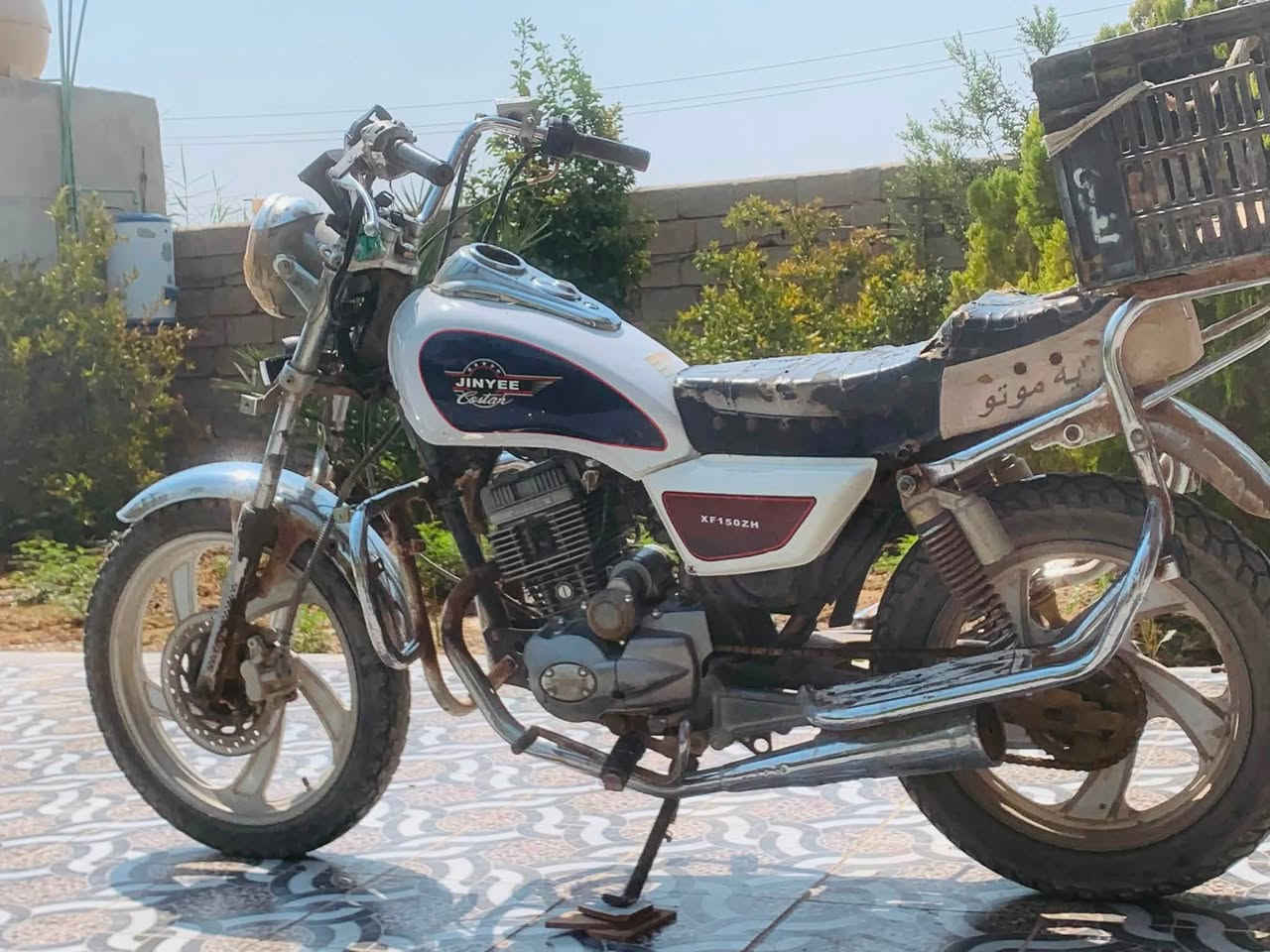 للبيع جني نضافه شوفت عينك ناقصه فقط سوي سلف وبريك خلفي بنز فقط محرك ممفتوح  دراجه كفاله نضيفه وممتعوبه *********** 
سعر  300 وبي مجال بسيط حك الجيه
