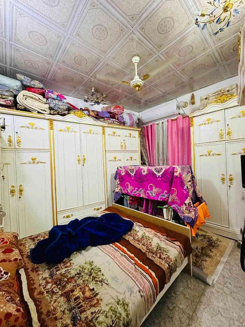 مشتمل 70م طابو زراعي سند25 خدمات كامله تبليط مي مجاري كهرباء مسحوبله سحب
غرفه نوم وصاله وصحيات ومطبخ حار وبارد بناء نضيف

بوب الشام قرب اسواق الصدرين مقابيل شارع الرجابات

سعر مناسب ب33 مليون 

***********
