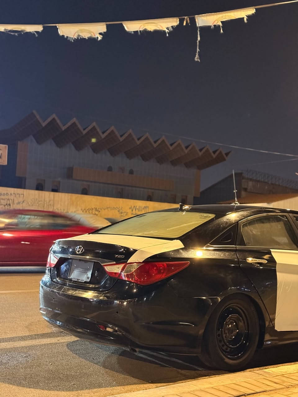 السلام عليكم عيني سوناتا بانزين مديل ٢٠١٤اصل مكينة ٢٠٠٠ دوش سيارة جاهزة من كلشي كصة جنطة متومة شرط شرط شرط حاسبة صبغ فقط مكانات لكص سيارة فول عدة بصمة وفتحة سعر ٤٨ وبيها مجال جوة سوك ابيع شراي يتصل *********** مكاني البصرة
