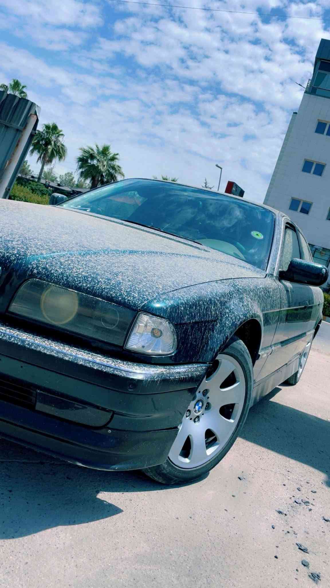 سةرتا بةناوي خوا 
                - [x] بيئمE38V8 
كاسيحة مؤديل 1998رةنگ سةيتوني 
بي ليدراو مواسفات  م
سلايت
كوشين خةزن 
يتةر 
تةربريت
ئاوينة كارةباي 
دةبل يرباك 
دةبل جام 
تةلةفون 
لايت زينون 
تاية لؤك 
ويل لؤك 
زؤر مواسفاتي تر 
سيارةكة ئارم باكانة بةشةر 
دنيار حرامةي لةسةر نية باكانةي 2025 
شوين هةولير 
تكاية ئةكةر مشتةري نيت 
نةبيزارمان بكة 
نةسةري خؤتو منيش مةهيشنة 
ولامي كؤمينت نادمةوة مشتةري تةلةفؤن بكة 
لةكةل رئزمان ***********فايبةر كورةك

نص مكتوب في الصور:
- AVITO.MAGAZ