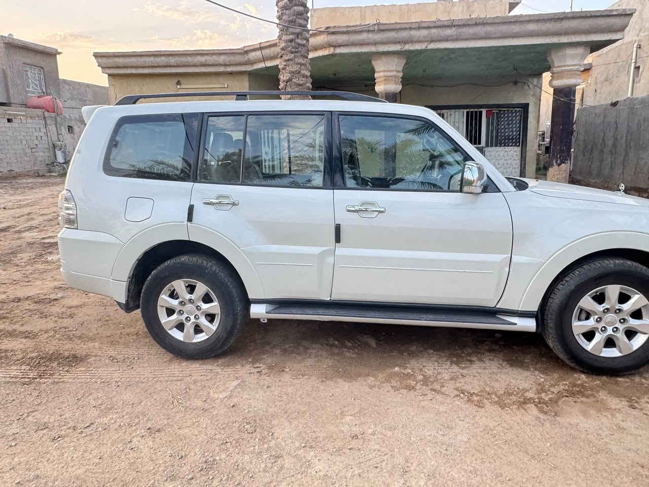 السلام عليكم باجيرو حبتور مديل 14 مكينه 3500وكير مكفولات ماشيه 190رقم بغداد فتحه تحكم بلستيرن اشاير بلمري تخم تاير السياره مكفوله والسونار مالها بلمنشور 150 $وبيه مجال بسيط ***********
