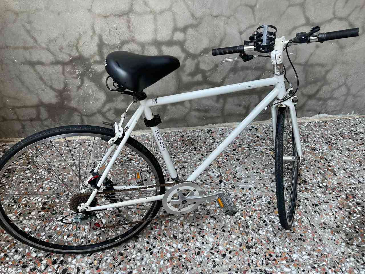 السلام عليكم
باسكل للبيع c700

‏الباسكل كلش نضيف 

حجمه 42

مكاني بغداد: حي الجامعه

سعر: 90 وبي مجال

الاستفسار : ***********
