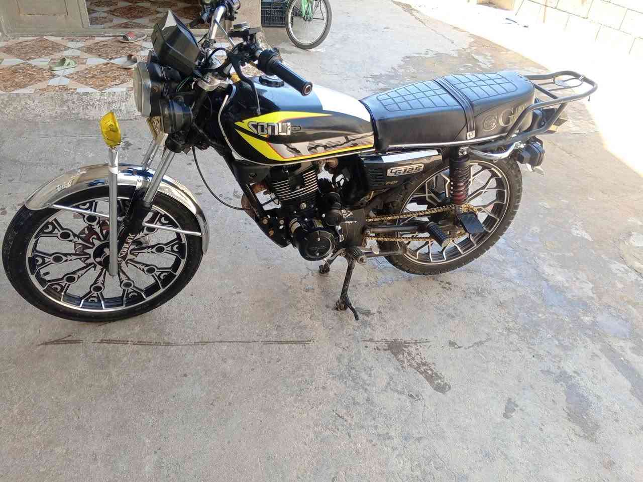سلام عليكم سونك للبيع موديل 24 محرك ما مفتوح كل الشقال وراقه كامله ثلاثه وراق السعر 700الستفسار تصل على الرقم ***********
