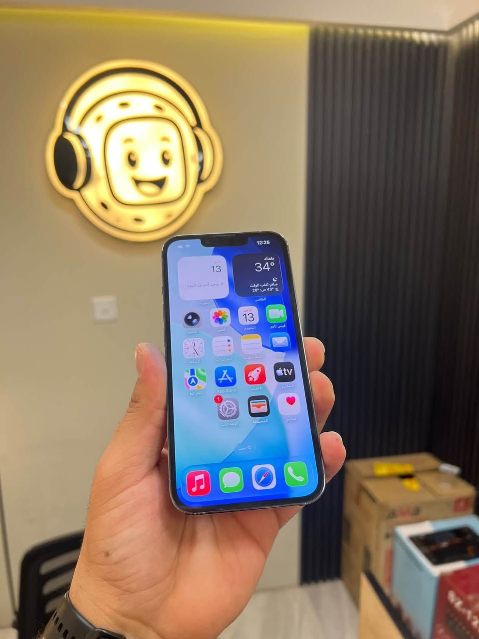 iPhone 13 Pro 🩵
بسعر 625 الف فقط 🥰

النظافة 100‎%‎

الذاكرة 256GB

البطارية 84‎%‎

تك سيم 

جهاز كله نورمال 🤩

جهاز كلش حلو ونظيف ❤️‍🔥

المكان موصل 
حي الميثاق قرب مسجد العدل 

للاستفسار 
***********

نص مكتوب في الصور:
- 12:25
- حالة البطارية والشحن
- كما هو الحال مع البطاريات القابلة لإعادة الشحن، بطارية الهيت قابلة للاستهلاك وتصبح أقل فاعلية مع الوقت. معرفة المزيد...
- الحد الأقصى للقدرة
- 84%
- عدا قياس القدرة للبطارية مقارنة بقدرتها عندما كانت جديدة. قد تتسبب القدرة المنخفضة في تقليل ساعات الاستخدام بين عملية الشحن والأخرى.
- أقصى قدرة للأداء
- تستند الأنظمة المضمنة في النظام والمكونات إلى تخفيف آثار الأداء التي قد تلاحظها أثناء التقدم الكيميائي في عمر بطارية iPhone.
- شحن البطارية المحسن
- للحد من استنزاف عمر البطارية، يتعلم الـ iPhone من عادات الشحن اليومية، بحيث ينتظر حتى يتجاوز 80% قبل يحين موعد حاجتك إلى استخدامه