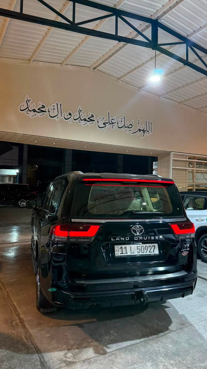 السلام عليكم 

لاندكروز 2024 VX 
ليمتد
كراسي تدفئة تبريد 
كراسي كهرباء 
كراسي خلفية كهرباء 
+ ذاكرة 
محرك 4000 
لايت LED 
ستوب لايت 
شاشة جبيرة 
شاشات 
انضمة قيادة 
عداد شاشة 
كامرات 360 درجة
سايد بريك دكمة 
فتحة سقف  
شاحن لا سلكي 

مكفولة كفالة عامة السيارة 

VX .
السعر 71،500 وبيها مجال 

*********** 

معارض النهضة // الفرع الثاني // معرض زيد لتجارة السيارات
