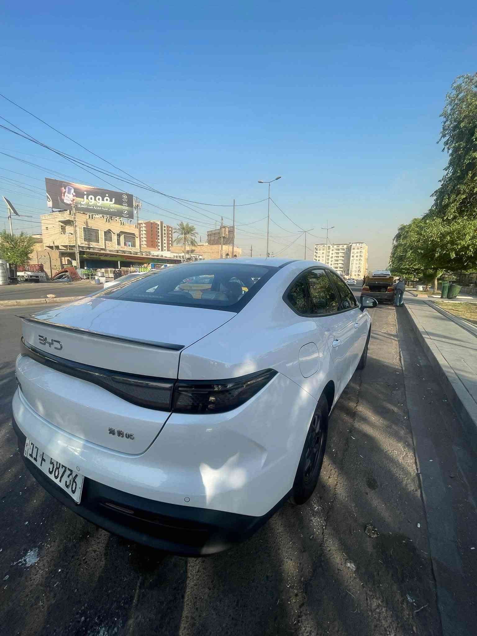 السلام عليكم للبيع سيل 5 2025
بيها تكحيل  ورصعة بالباب سيارة جديدة وجاهزة الارضية مدوشمة جلد دوشمة حماية للكشنات  شاشة معربة ومنزل برامج غراضها كاملة رقم بغداد باسمي مكاني بغداد السعر 20.250 وبيها مجال ***********
