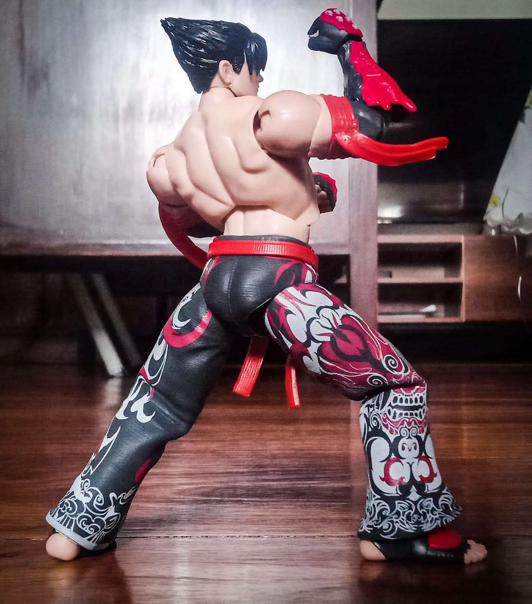 شخصية جين (Jin) من سلسلة Tekken 8 الجزء الاخير💥
انتاج شركة بانداي Bandai أصلي👍
مفصلي بالكامل ومفاصل الارجل مخفيه تحت الملابس
جديد مع الملحقات ايدي اظافيه ومؤثرات الطاقه لليد وقاعده الRound2🥰
متوفر توصيل لكل محافظات العراق🚕
