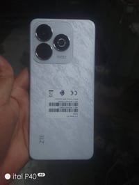عندي اجهزه للبيع ZTE ذاكره ٢٥٦شاشه مفطره جهاز شغال سلس  بسعر ٥٥ جهاز ز...