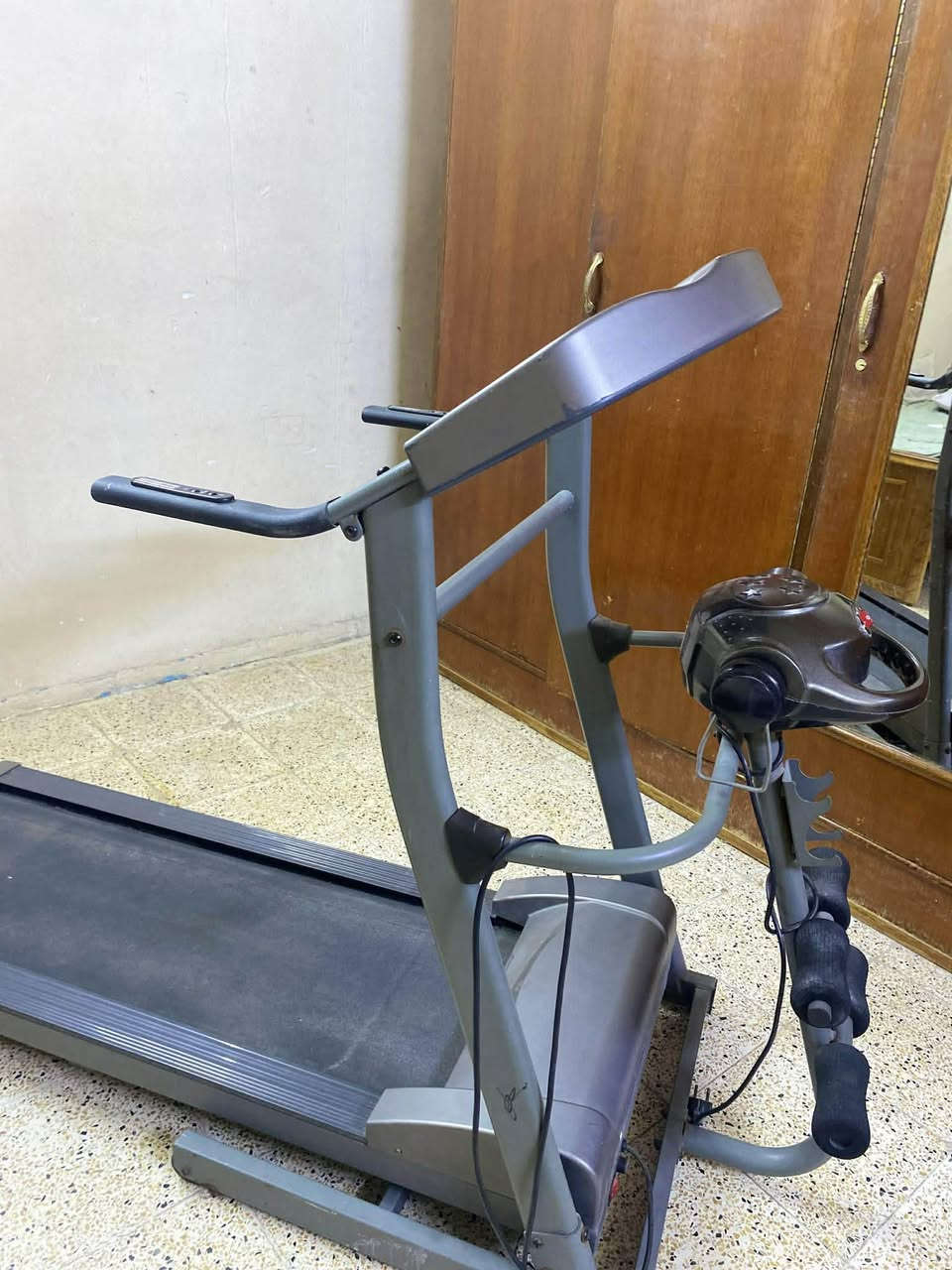 السلام عليكم جهاز ركض للبيع جهاز نضيف وجديد وماصار شي من شترينا بس احتاجينا فلوس ودبيعو سعر 125 وبي مجال عنوان موصل حي الوحده للتواصل ول استفسار على الرقم التالي ***********
