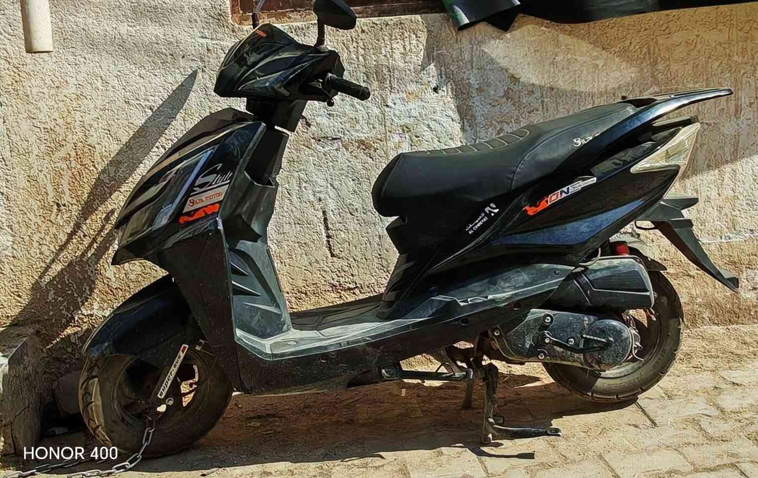 السلام عليكم
دراجة سكنس صيني موديل 2025 مكفولة من كلشي گير ومحرك ما مصلحات ولا مفتوحات ابد للبيع السعر 600 الف وبي مجال مكاني كربلاء الچاير..
للتواصل ***********

نص مكتوب في الصور:
- HONOR 400