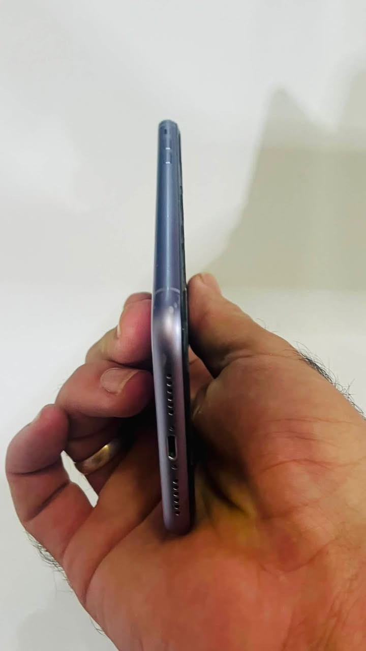 السلام عليكم 📱 للبيع (iPhone 11)
الذاكرة: (128GB)
 نسبة البطارية: 87% (مرفوعة/)
 حالة الجهاز: نظيف جداً وعلى الفحص والشرط الجهاز ما مبدل بي شي شرط 
 الشاشة والبدن: خالٍ من العيوب والأعطال
 الشروط: الجهاز بشرط الفحص الكامل قبل الشراء
الشاصي بي بعض الضربات لكن مو كله هيج تفاصيل بسيطة 
السعر 250 وبي مجال
العنوان تكريت - حي الصقور 
***********
