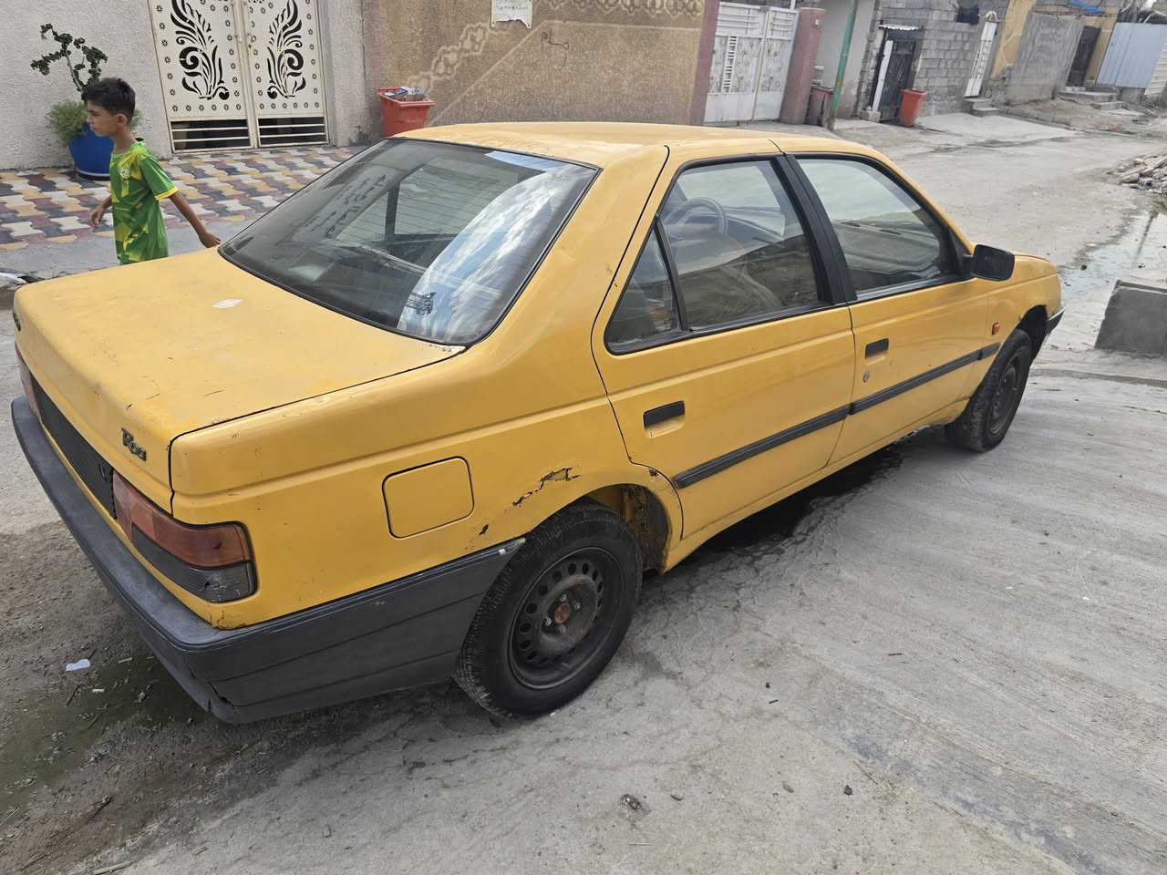 بيجو روا موديل2008
بأسمي رقم انكليزي 
كير ومحرك كامري ابو الچف 
التبريد بي ليك 
رايدها ب25 وبيها مجال 
***********

